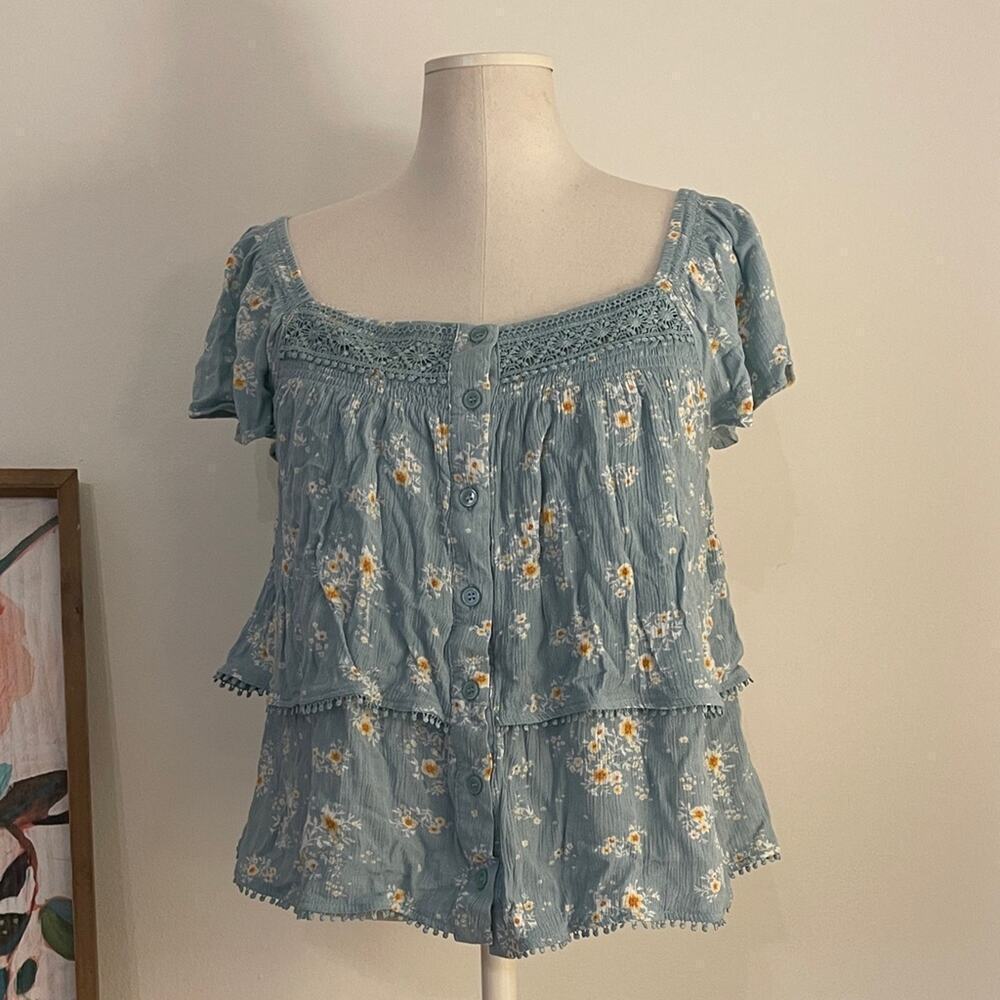 Floral Blue White Women's Flutter Sleeve Ruffle Hem Blouse Top | Size L